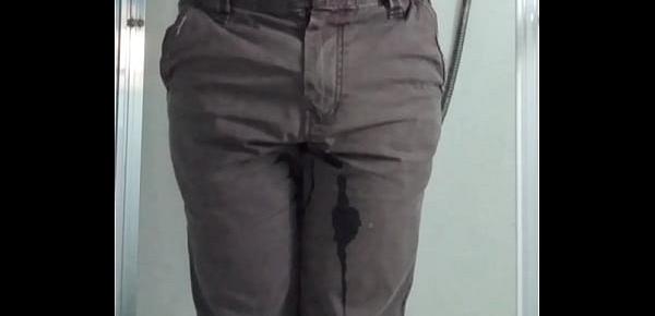  Guy pees in his pants